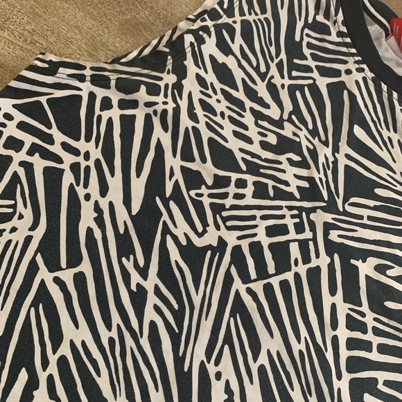 Women’s Nike Shirt - Picture 3 of 6